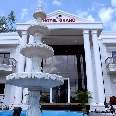 Hotel Grand Khuldabad Экстерьер фото